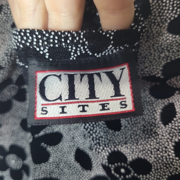 90s Vintage Stretchy Floral Shortsleeve Top - Picture 7 of 7